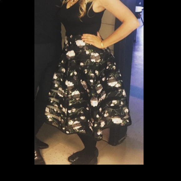 Flirty spring skirt Euro size 12 - Picture 3 of 5